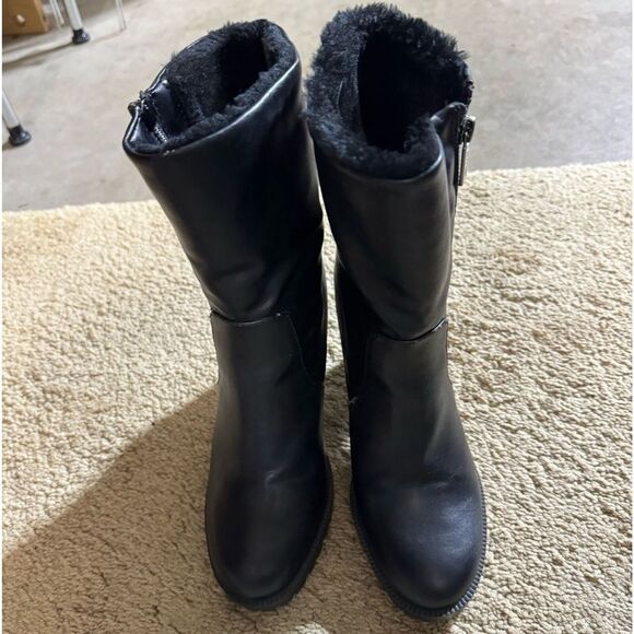 Women Express Black Boots with fur— Size 8 - Picture 1 of 4